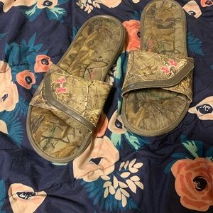 Under armor sandal size 8